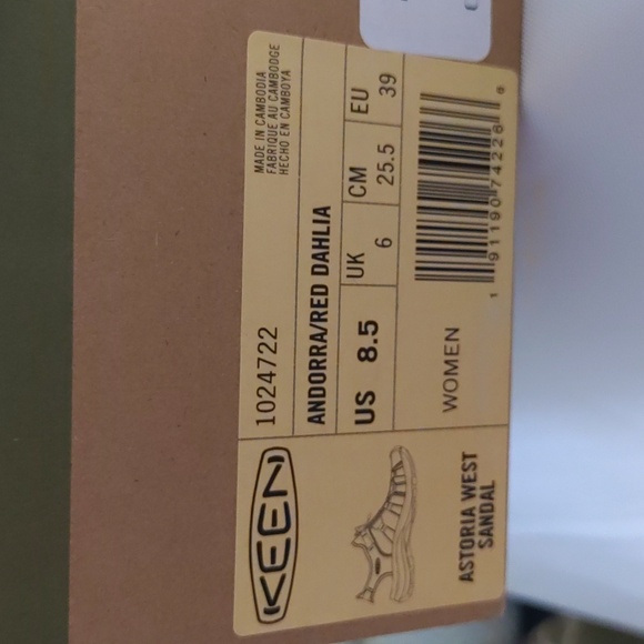 Keen Astoria West Closed Toe Sandals, size 8.5 - Picture 2 of 4